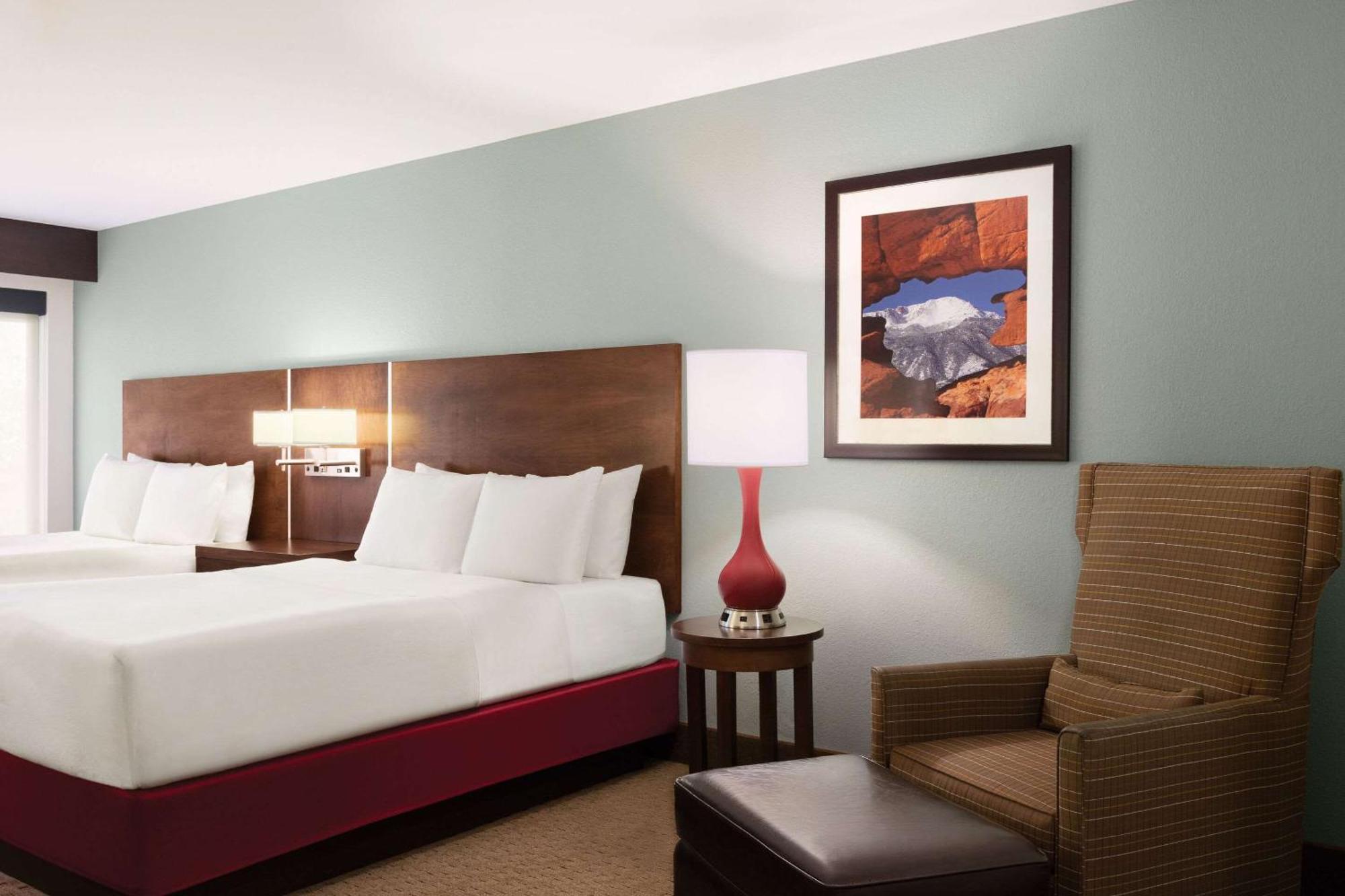 Radisson Hotel Colorado Springs Airport Exteriör bild